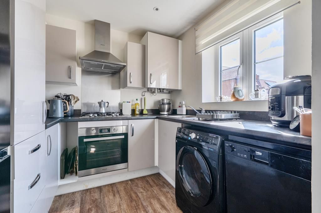 Property photo 3 of 18 Kitchen