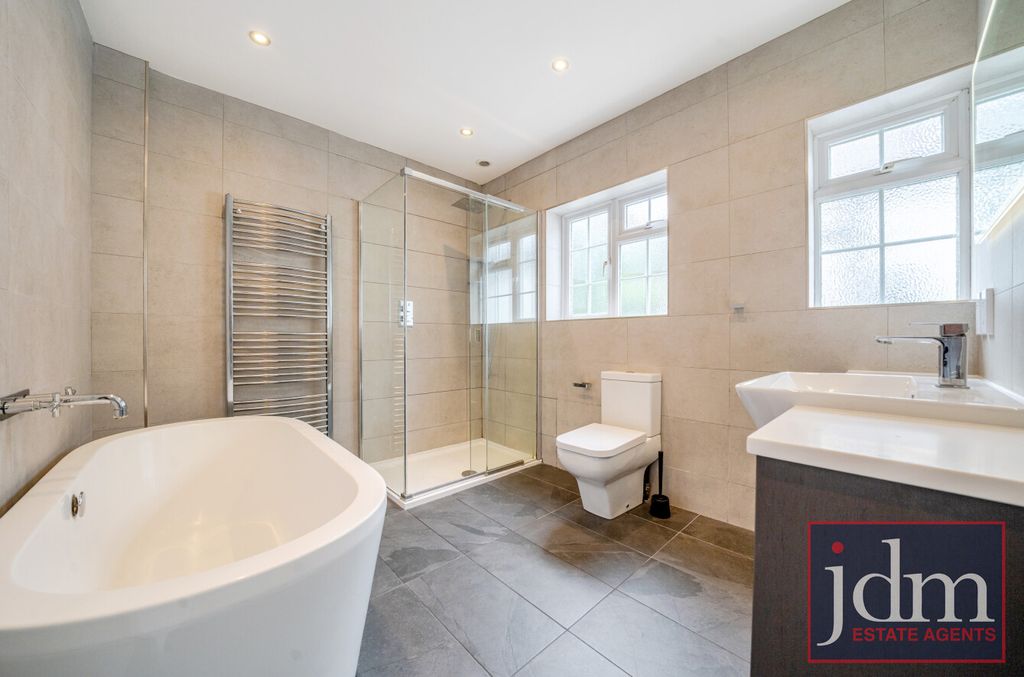 Property photo 3 of 9 Bathroom