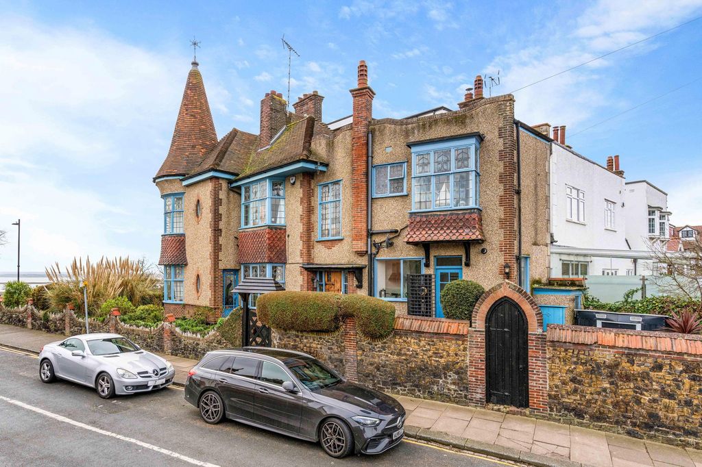 Property photo 3 of 57