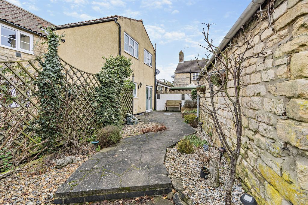 Property photo 3 of 10
