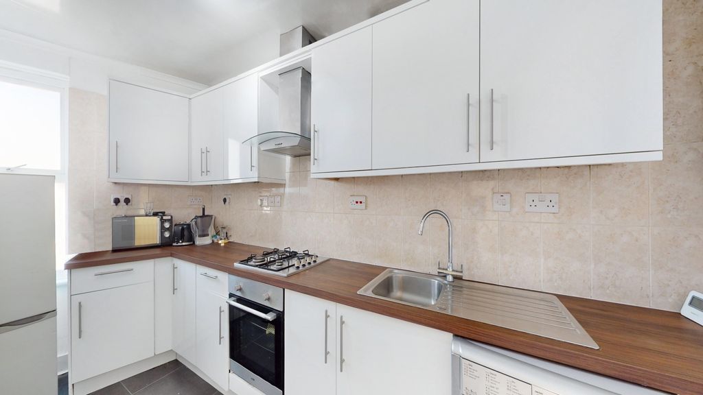 Property photo 3 of 11 4930434