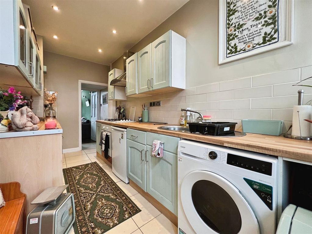 Property photo 2 of 19 Kitchen