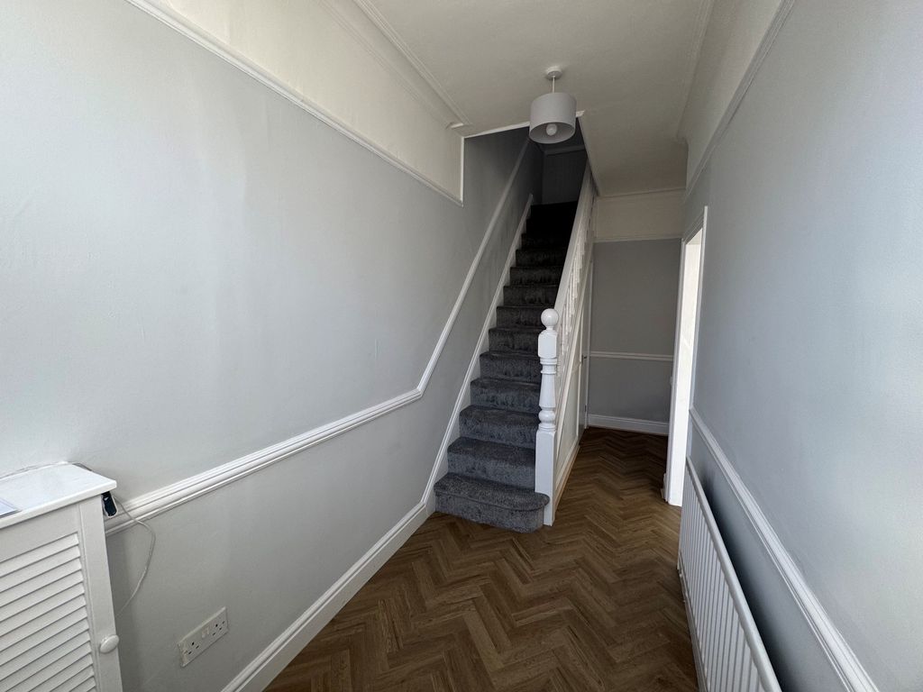 Property photo 2 of 11 Image