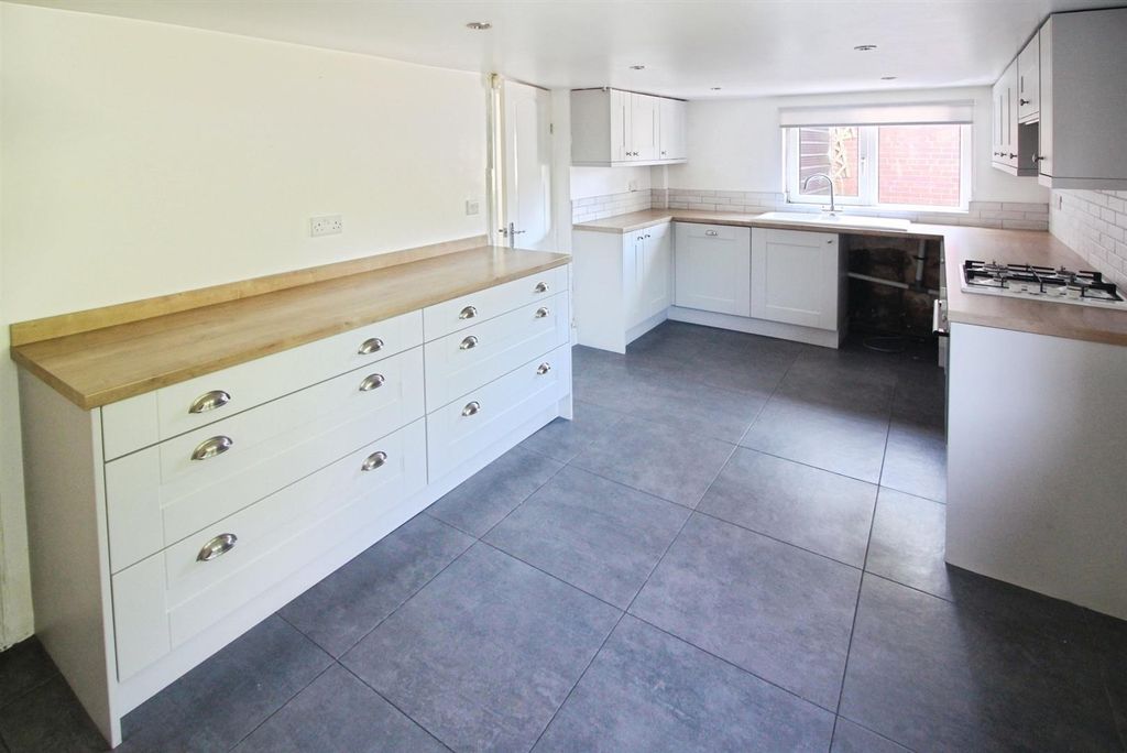 Property photo 2 of 12 Kitchen/Diner