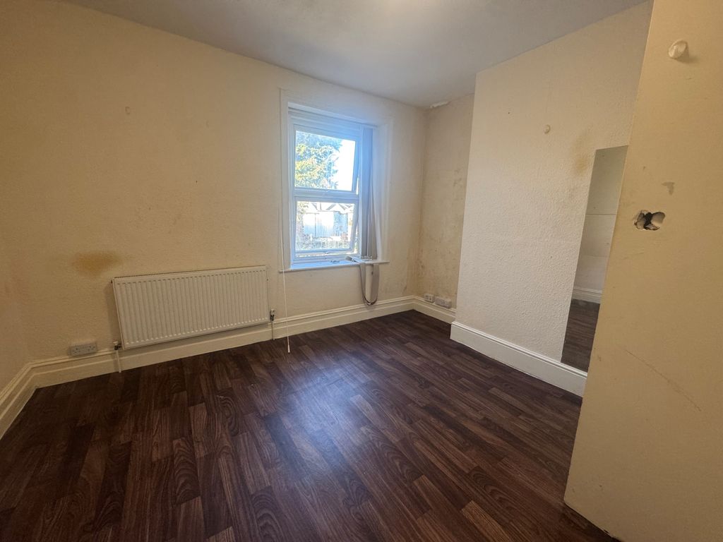 Property photo 3 of 6 2
