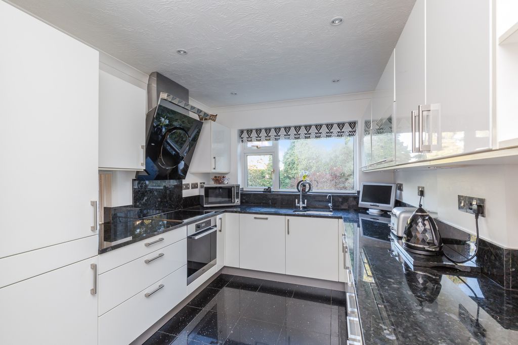 Property photo 2 of 21