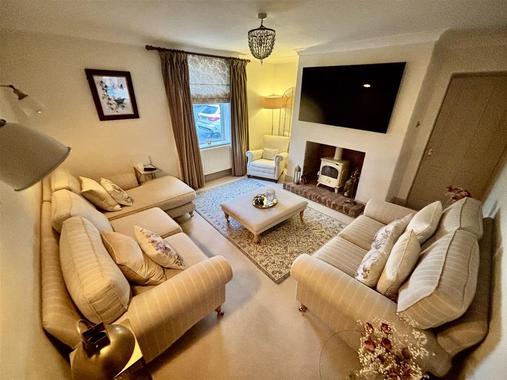 Property photo 3 of 21 Living Room