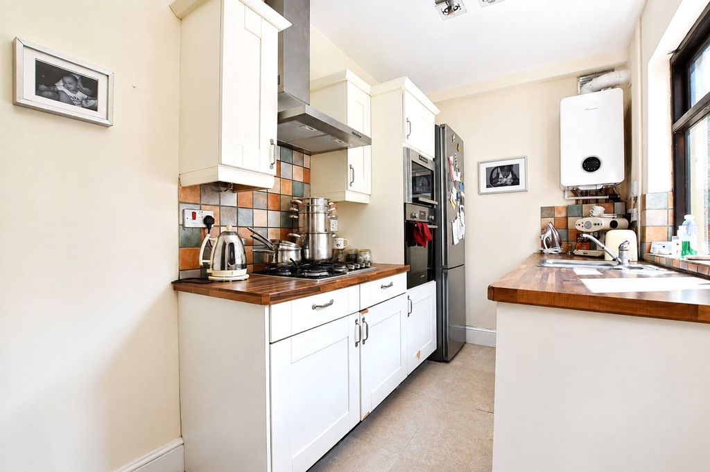 Property photo 3 of 10 Picture No. 12
