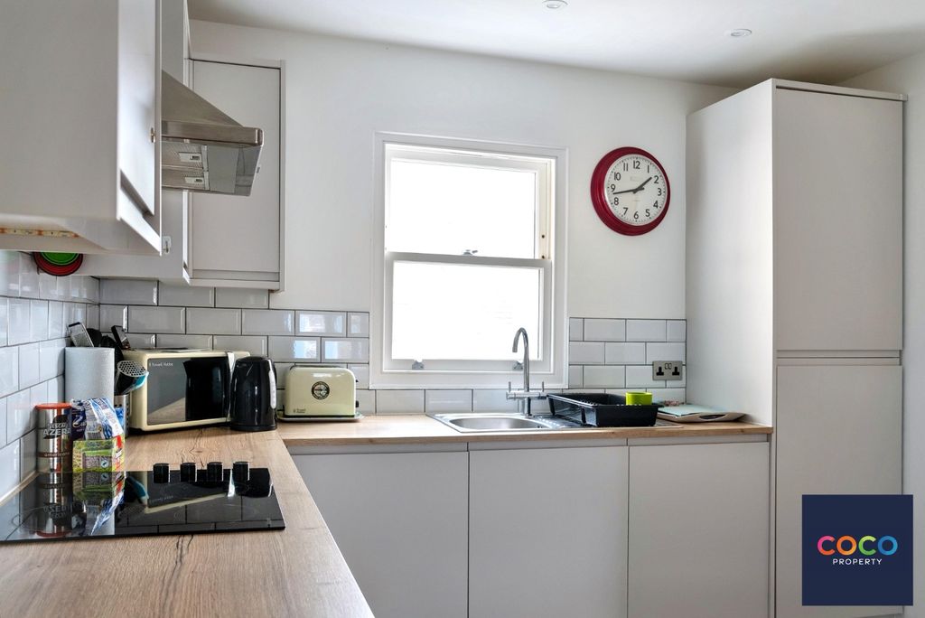 Property photo 3 of 10 5016056