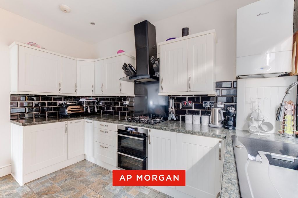 Property photo 3 of 26 Picture No. 25