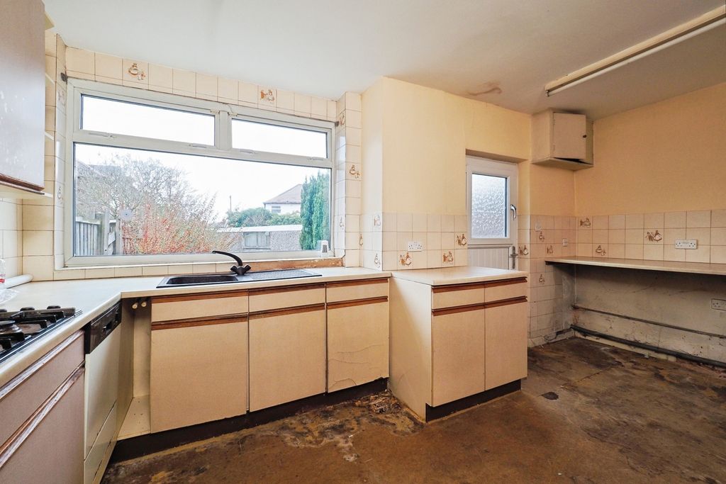 Property photo 2 of 15 Kitchen