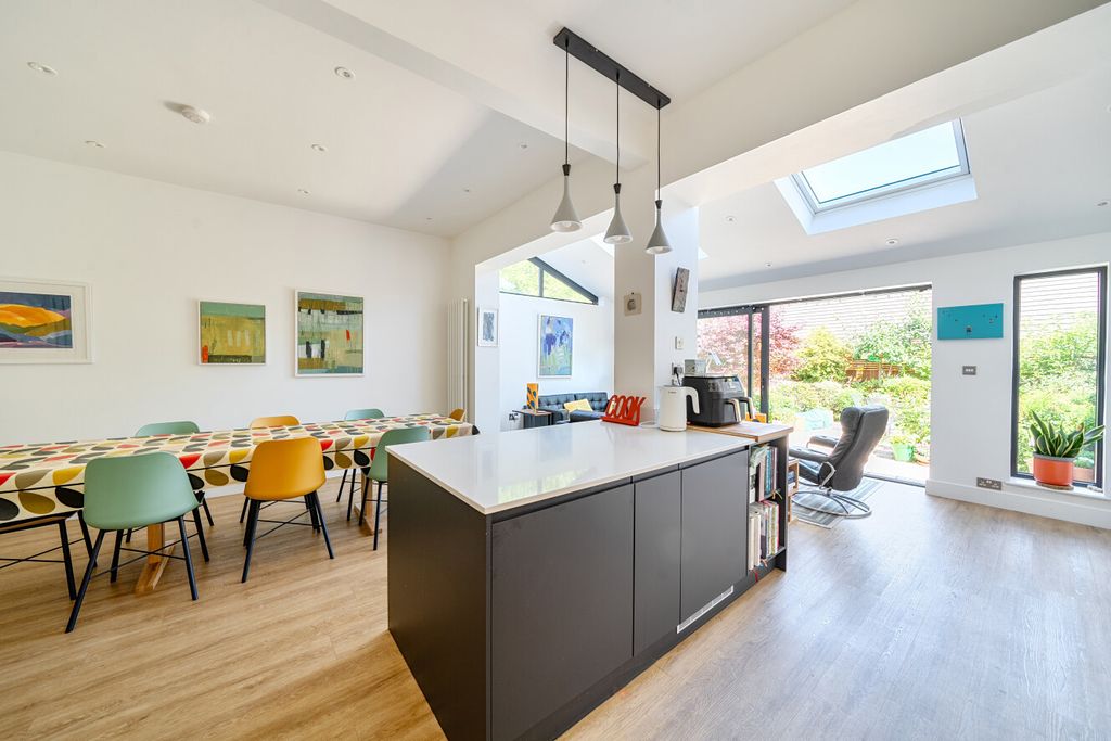 Property photo 2 of 20 1479785-15-6A3132...
