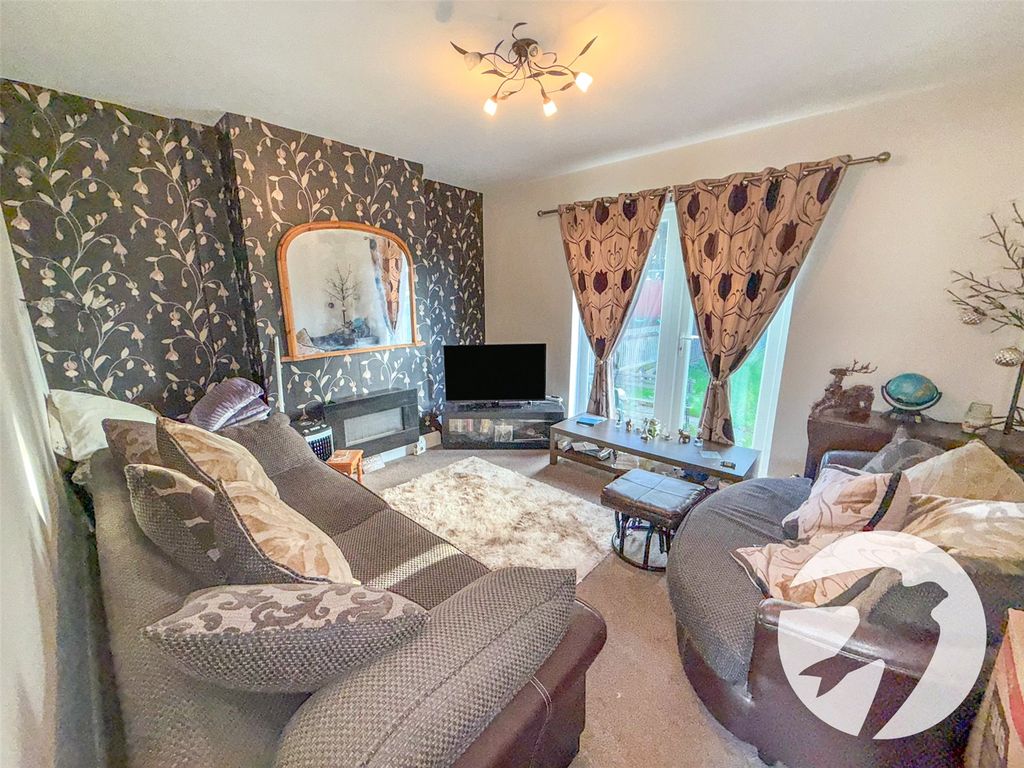 Property photo 2 of 11 Picture No. 12