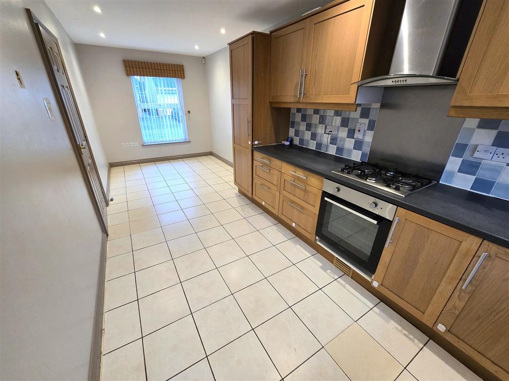 Property photo 3 of 17 Kitchen/Diner 3