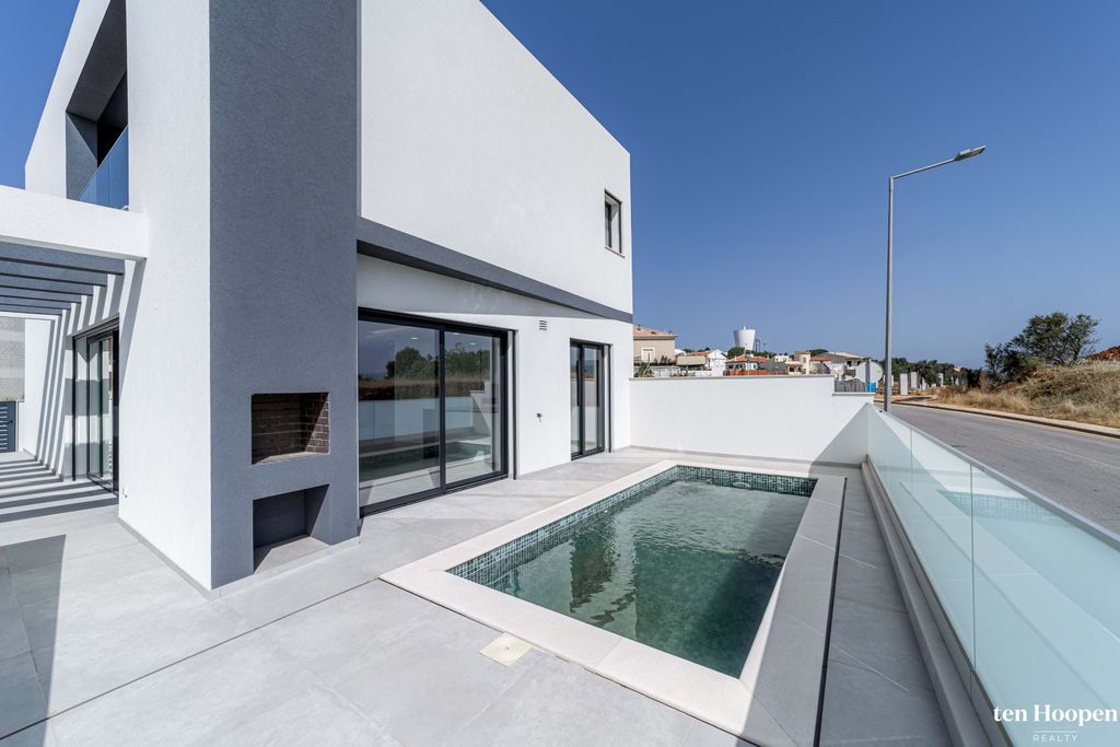 Property photo 2 of 30