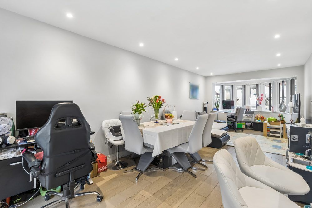 Property photo 1 of 20 Four Bedroom End Of Terraced House To Rent Malvern Avenue, Harrow Ha2