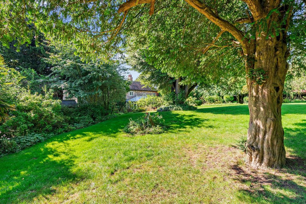 Property photo 2 of 25 Garden