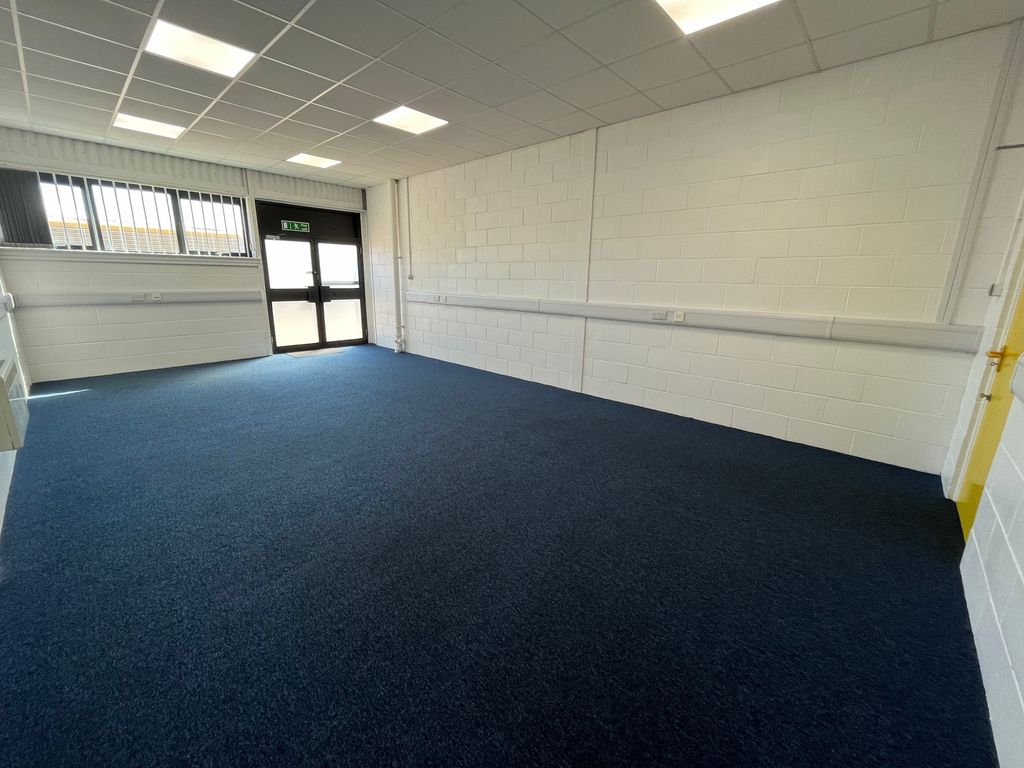 Property photo 2 of 3 C4 To Let