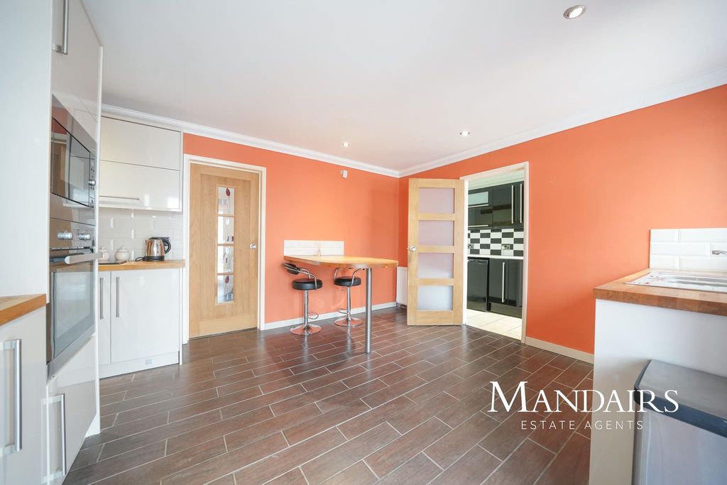 Property photo 2 of 25