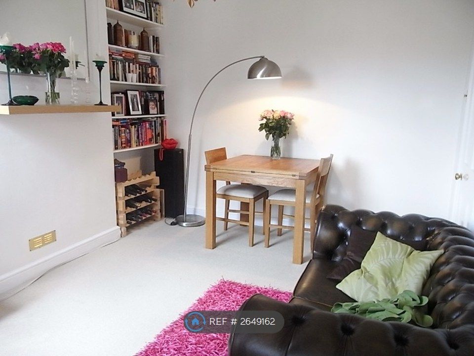 Property photo 2 of 7 Living Room