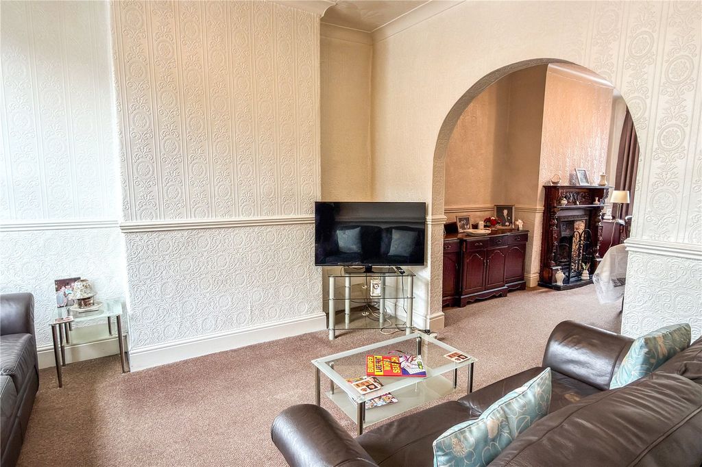Property photo 2 of 15 Lounge