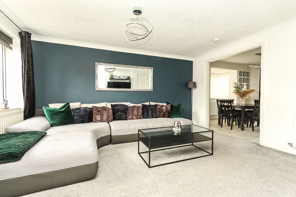 Property photo 2 of 13 Lounge