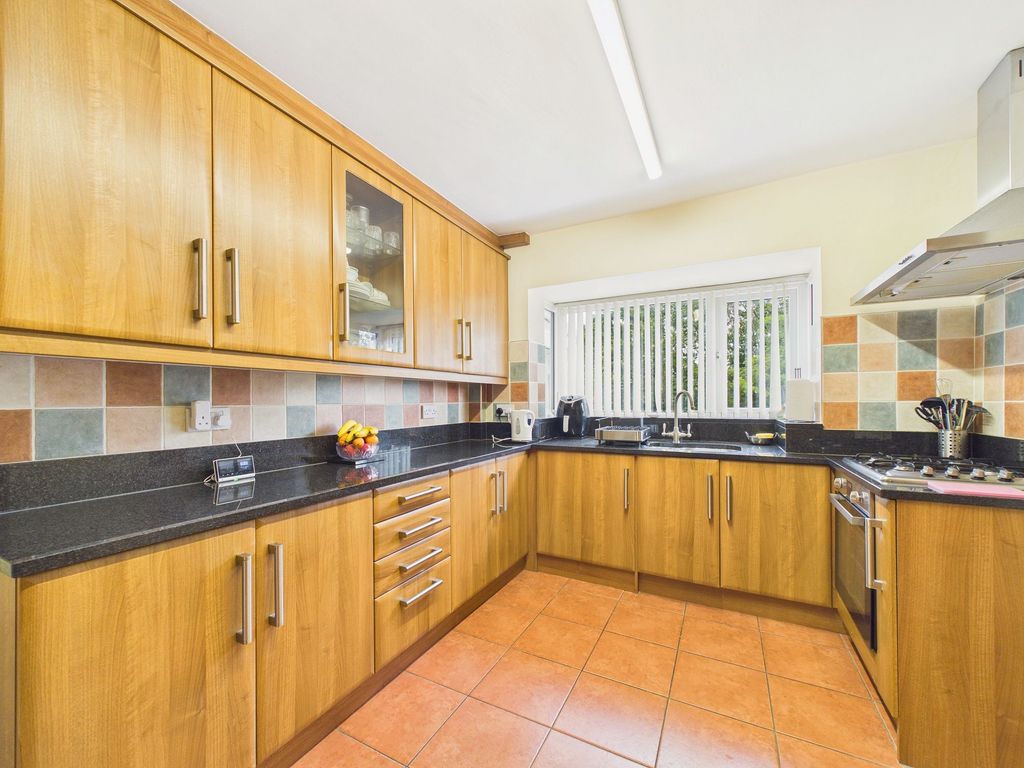 Property photo 2 of 14 Kitchen