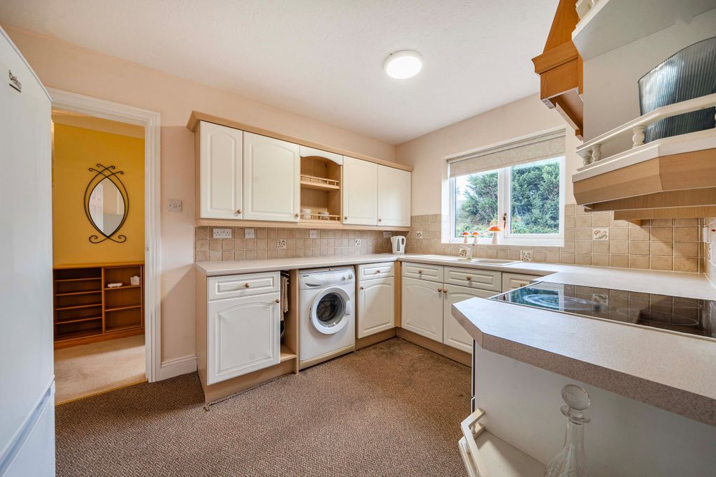 Property photo 3 of 21 Kitchen
