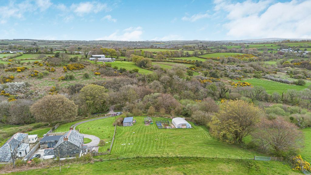 Property photo 2 of 27