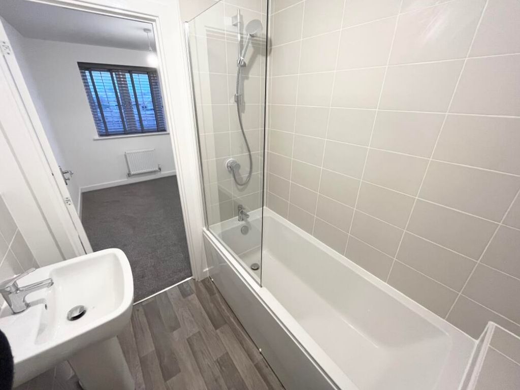 Property photo 3 of 9 Bathroom