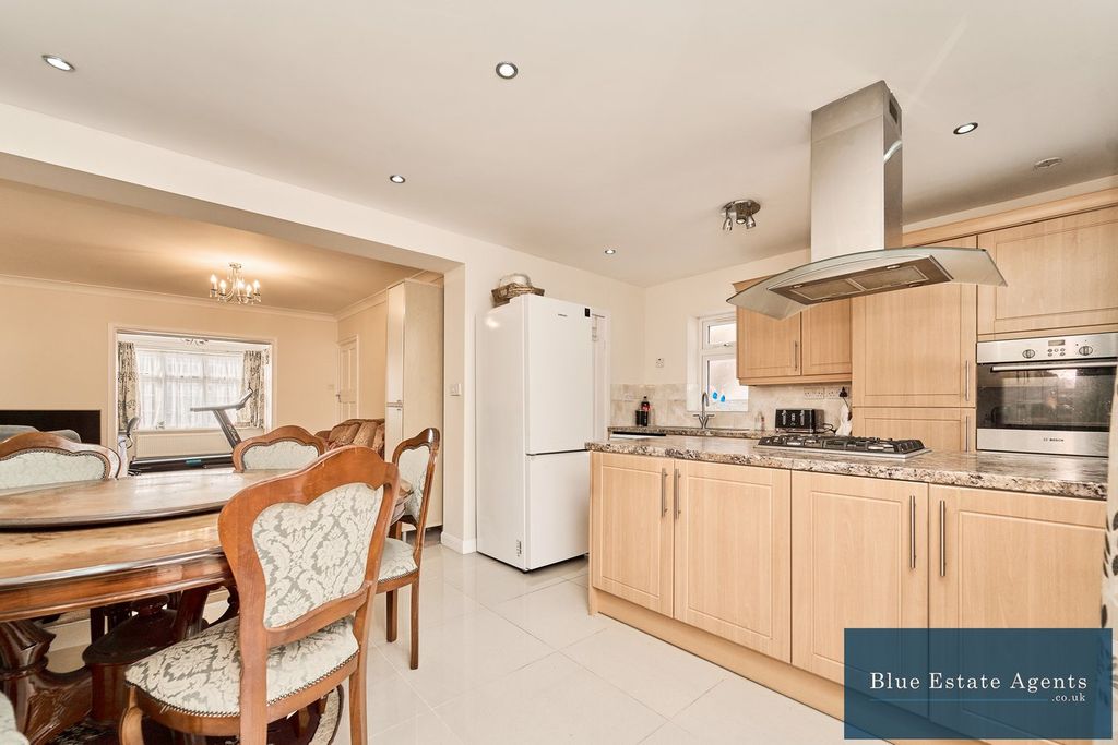 Property photo 3 of 20 Kitchen / Diner