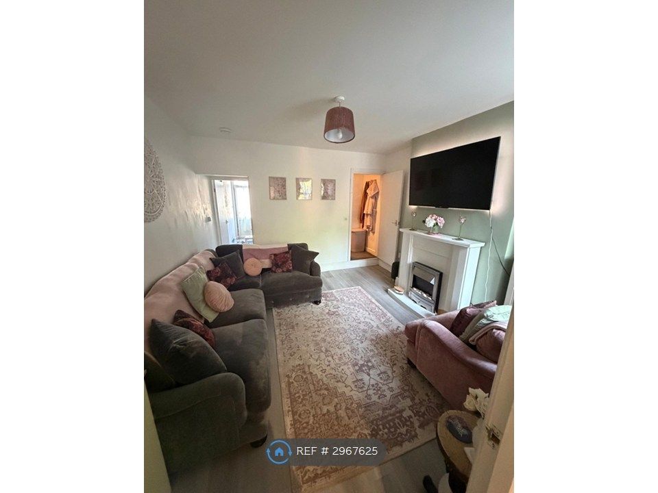 Property photo 2 of 10 Living Room