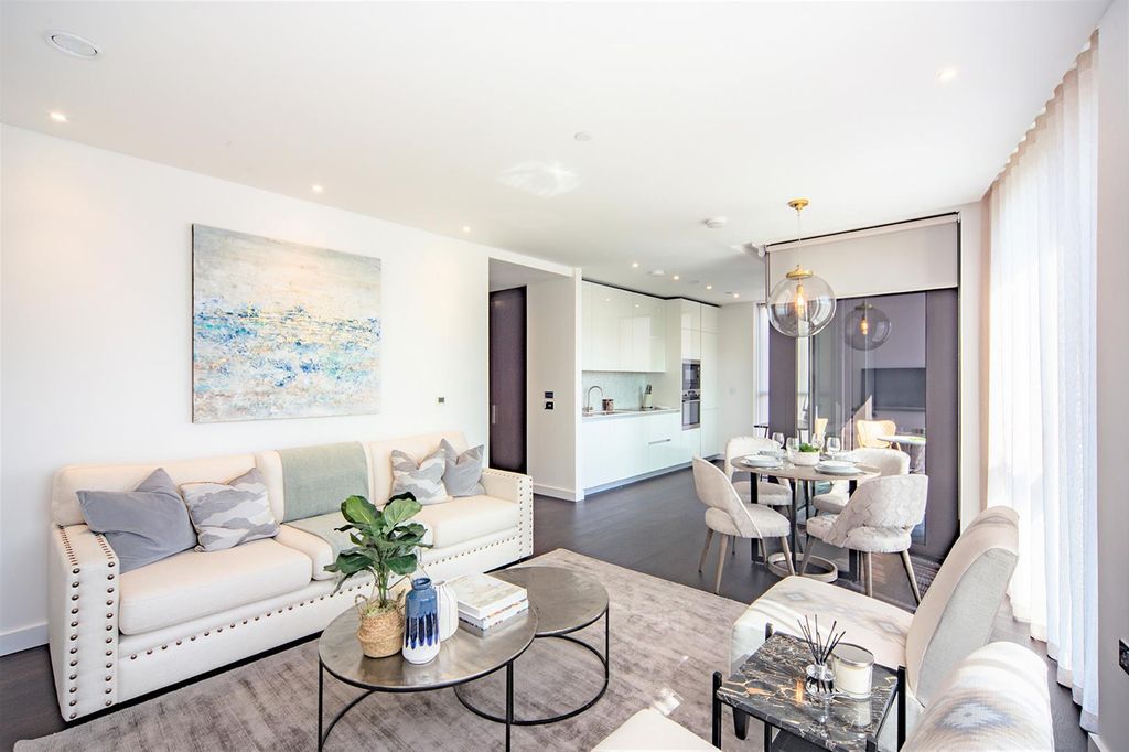 Property photo 1 of 7 Reception