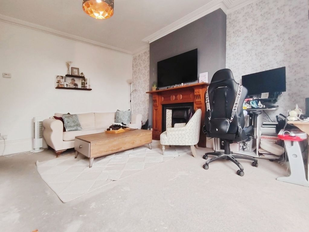 Property photo 3 of 11 Pbox-Img.Jpg