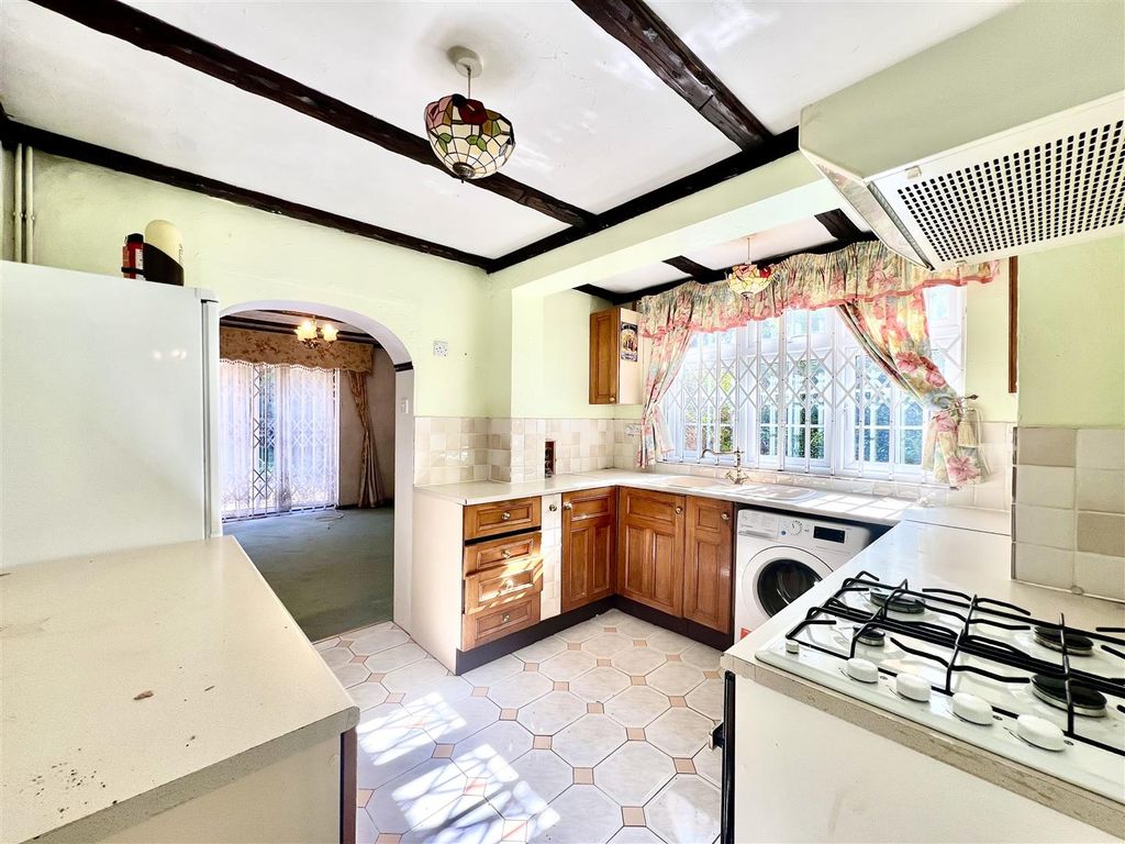 Property photo 2 of 11 Kitchen