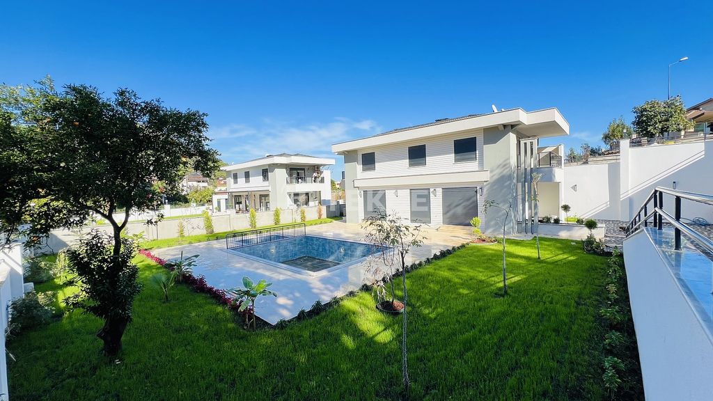 Property photo 1 of 21