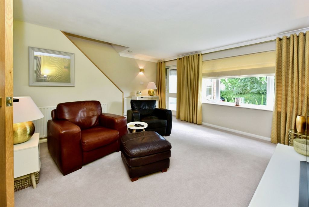 Property photo 2 of 17 Photo