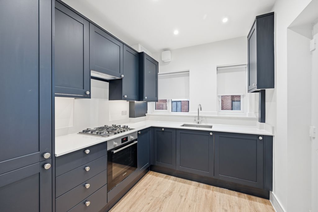 Property photo 3 of 10 3.Kitchen.Jpg