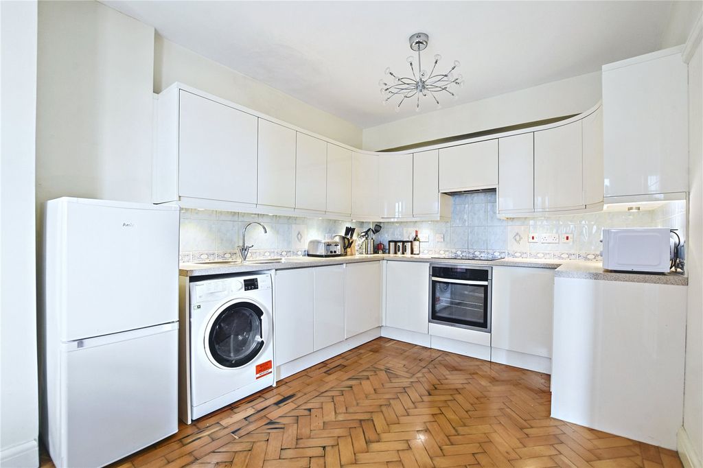 Property photo 2 of 17 Picture No. 10