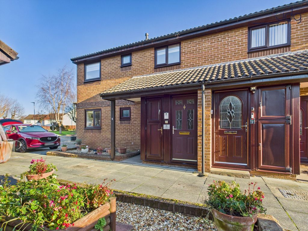 Property photo 1 of 9 Welcome To Lancambe Court