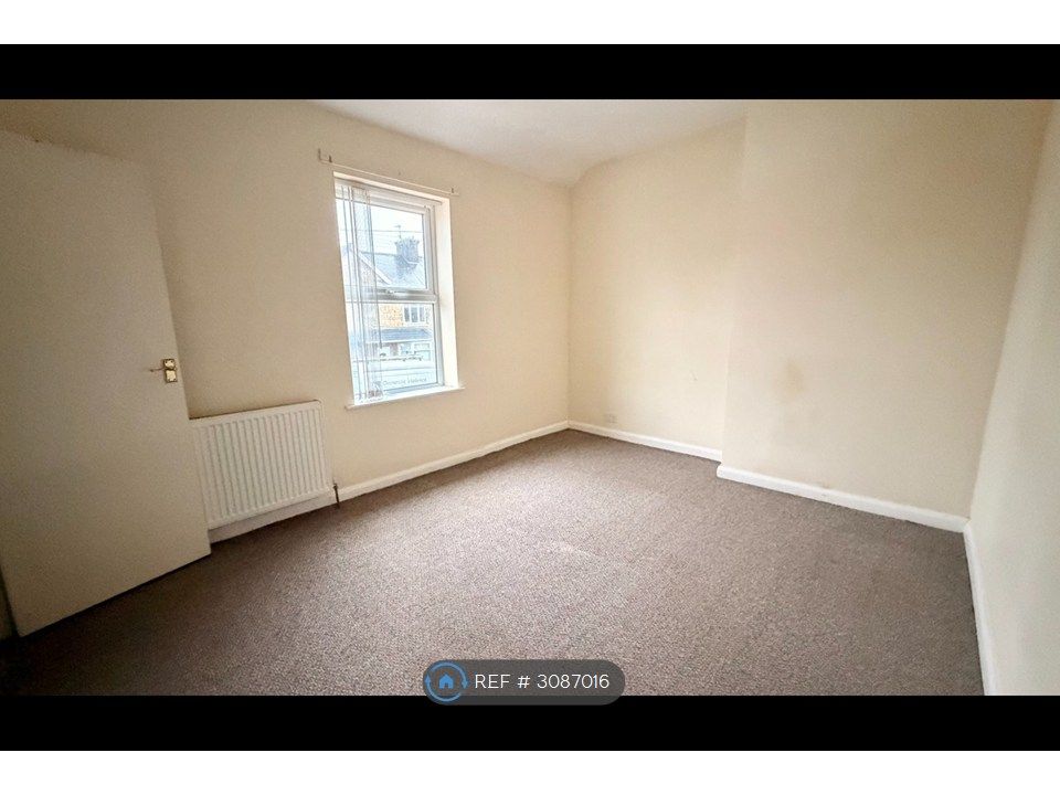 Property photo 3 of 8 Bedroom 1
