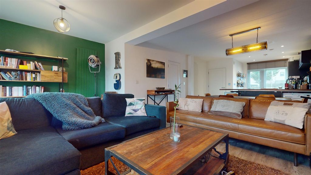 Property photo 1 of 19 Living Space