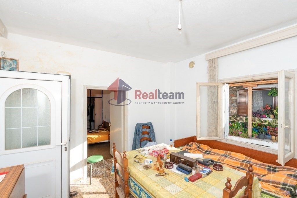 Property photo 2 of 25