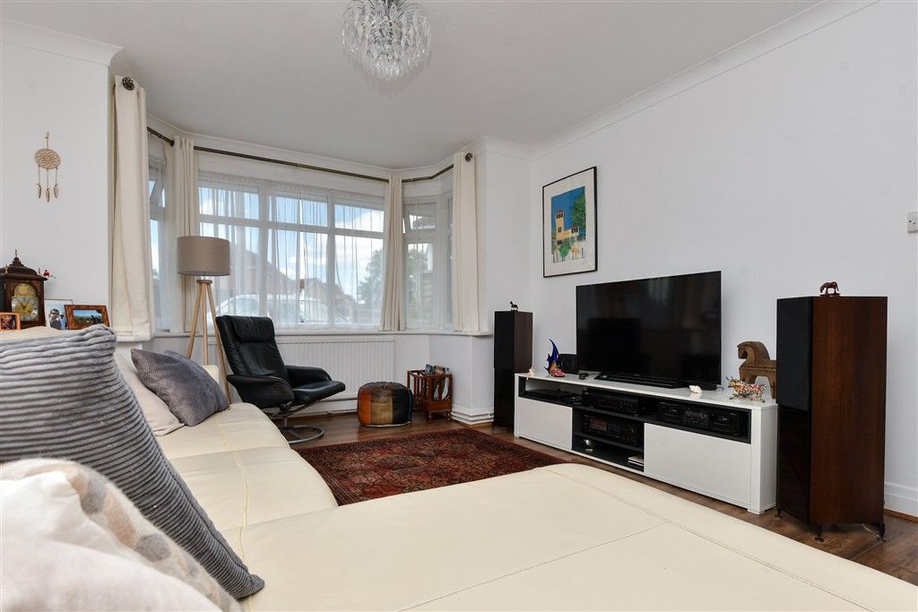 Property photo 2 of 24 Lounge