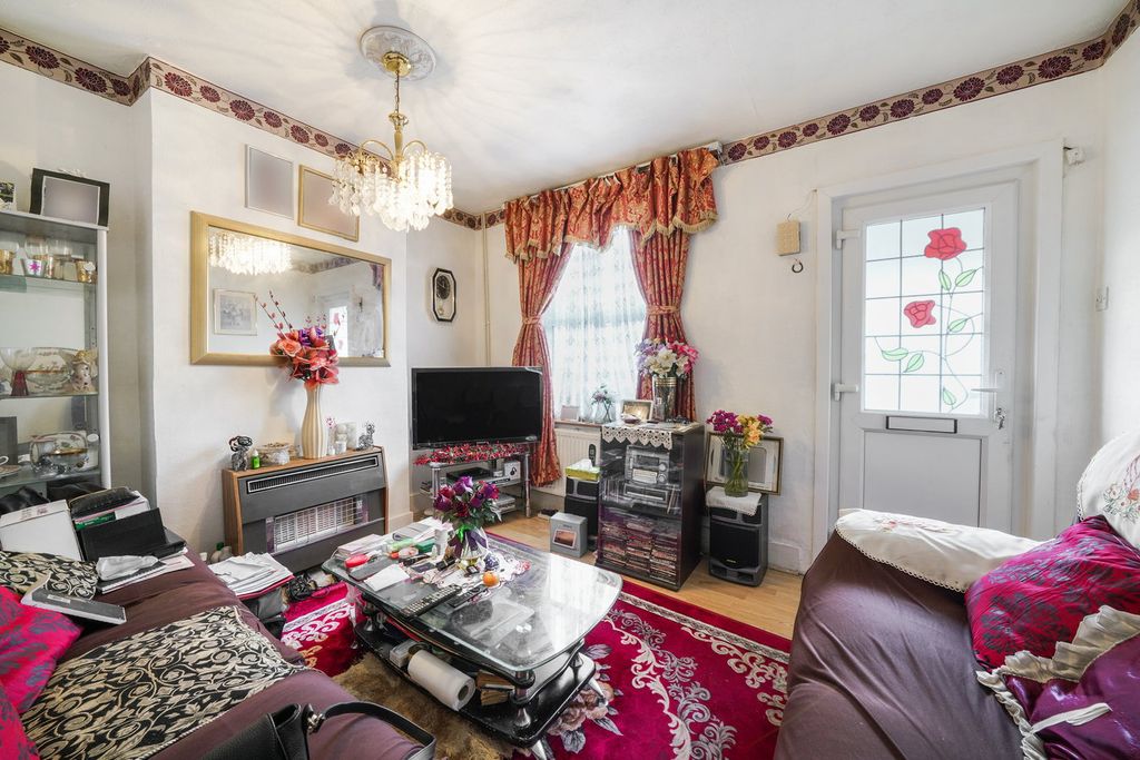 Property photo 2 of 11