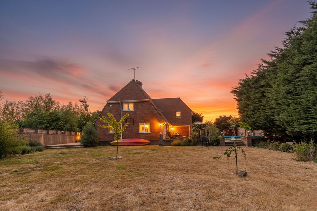 Property photo 2 of 47