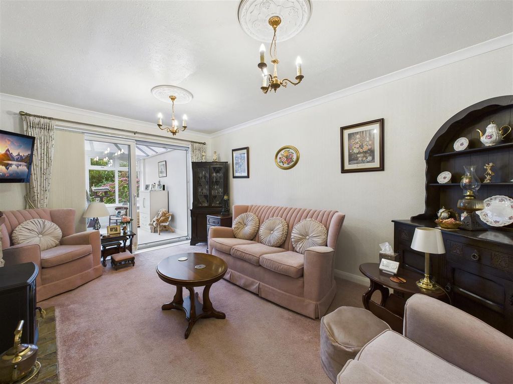 Property photo 3 of 16 Cam05476G0-Pr0075-Still015.Jpg