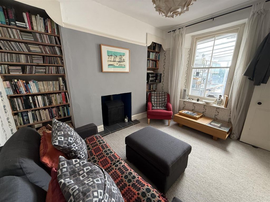 Property photo 2 of 27 Sitting Room