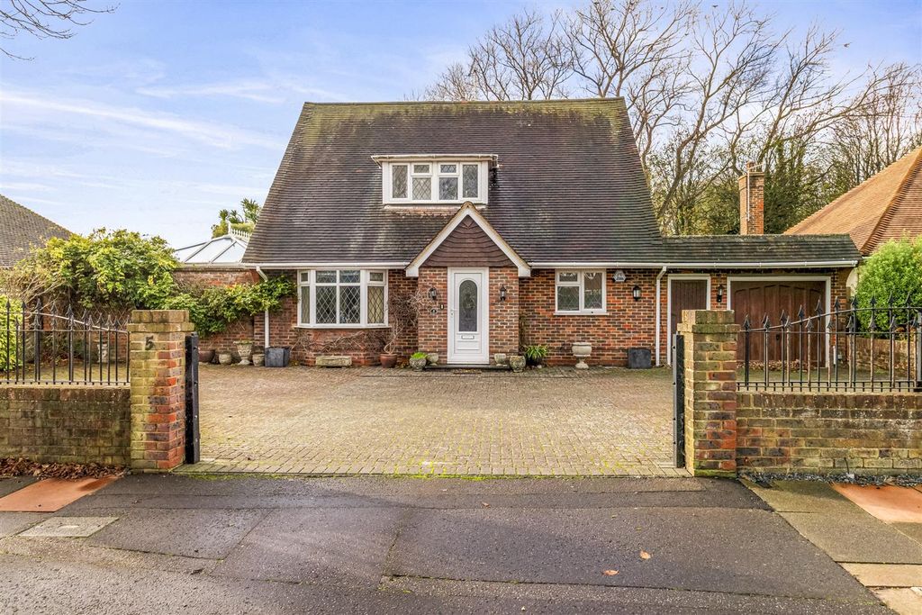 Property photo 1 of 29 5 Parklands Ave New-029.Jpg