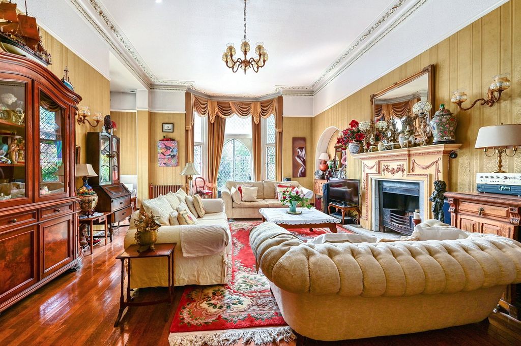 Property photo 2 of 34 2